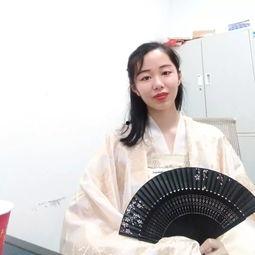 这个吃瓜进娱乐圈红了,意外踏入娱乐圈，她如何一夜爆红？  第3张