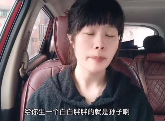 李村网红小哥哥吃瓜视频,带你领略美食与娱乐的完美融合 第3张 李村网红小哥哥吃瓜视频,带你领略美食与娱乐的完美融合 第3张