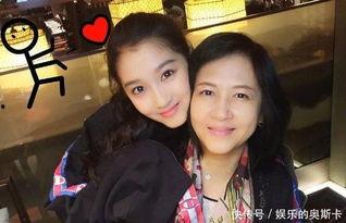 爆料关晓彤爸爸妈妈视频,揭秘明星家庭日常  第2张