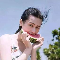 网红吃瓜头像搞笑女,揭秘网络红人的趣味生活  第2张