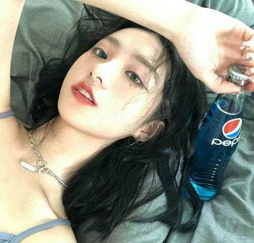 网红吃瓜头像搞笑女,揭秘网络红人的趣味生活  第3张